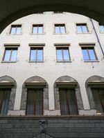 visie van facade van oud appartement huis in Florence foto