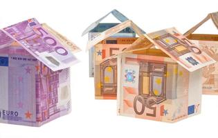 duur huizen van euro bankbiljetten foto