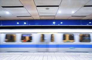 in beweging en snelheid Taiwan ondergronds trein, blauw lijn., taipei, Taiwan foto