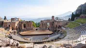 visie van oude teatro greco in Taormina foto