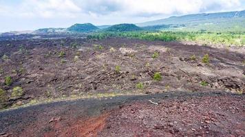 landschap met helling van oud kraters van Etna foto