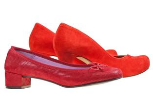 twee paren van rood Dames schoenen foto