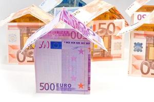 duur huizen van euro bankbiljetten foto