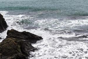 atlantic oceaan surfen in IJsland foto