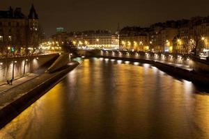 Seine rivier- in Parijs Bij nacht foto