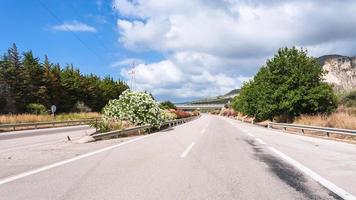 hoofd snelweg in Sicilië in zomer dag foto