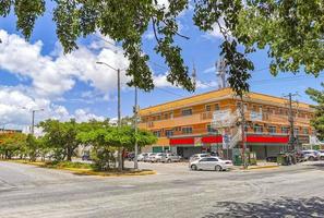 playa del carmen quintana roo mexico 2022 typische straatweg en stadsgezicht van playa del carmen mexico. foto