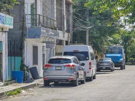 playa del carmen quintana roo mexico 2021 typische straatweg en stadsgezicht van playa del carmen mexico. foto