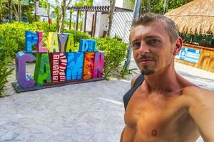 kleurrijk playa del carmen belettering teken symbool Aan strand Mexico. foto