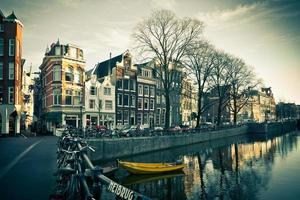 Amsterdam kanaal straat visie foto