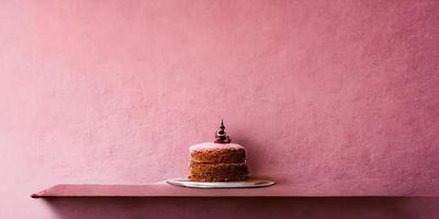 roze achtergrond met taart foto