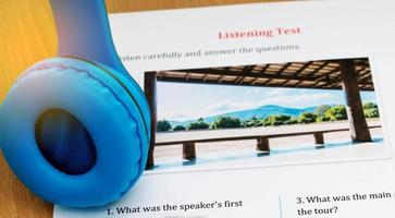 koptelefoon en luisteren Engels test foto