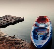 oud kajak boot foto