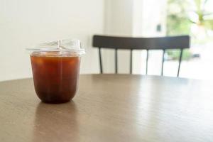 americano koffie of lang zwart koffie in glas foto