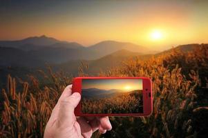 nemen foto van droog gras lucht zomer zonsondergang landschap