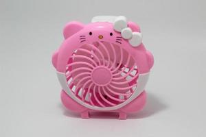 roze schattig ventilator geïsoleerd Aan wit achtergrond foto