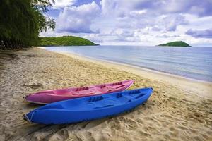 kajak Aan de strand, nang RAM strand en nang rong strand, sattahi, chonburi, Thailand foto