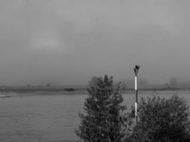de Rijn rivier- in de buurt wesel foto