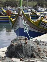 haven van marsaxlokk op het eiland malta foto