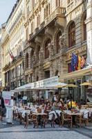 Praag, Tsjechisch republiek, 2014. typisch straat cafe in de buurt wencelas plein in Praag foto