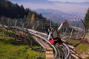 Zweden, 2022 - paar het rijden Aan alpine kustvaarder foto