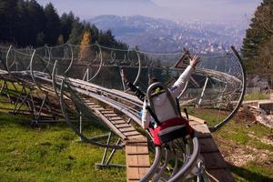 Kroatië, 2022 - paar het rijden Aan alpine kustvaarder foto