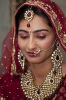 prachtige Indiase, punjabi bruid op haar bruiloft.