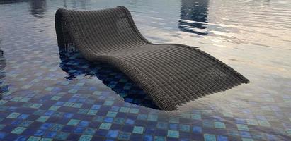 kom tot rust dek stoel door de blauw zwembad Bij zwemmen zwembad in luxe spa toevlucht of villa toerisme industrie foto