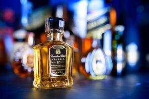 Bangkok Thailand - aug 17, 2022 oud Canadees whisky merk in de oud monster grootte gebotteld staan voor Canada likeur en geest manufacturing bedrijf foto