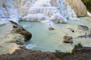 geothermisch spa met natuurlijk heet veren in Italië foto