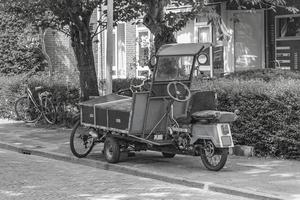 gek motorfiets scooter met voorkant schort groningen Holland nederland. foto