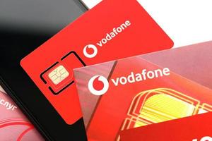 ternopil, Oekraïne - juli 5, 2022 vodafone macht sim mobiel kaart door vodafone groep plc - Brits multinational telecommunicatie bedrijf wie opereert netwerken in 22 landen foto