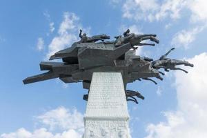 blauw lucht en onafhankelijkheid monument foto