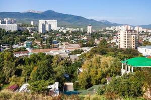 alushta stad horizon in zonnig ochtend- foto