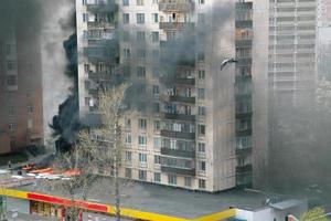 brand in stad- foto