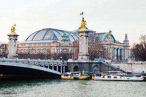 pont Alexandre iii en groots paleis, Parijs foto