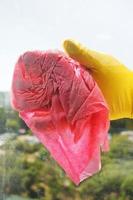 het wassen venster glas door nat vod foto