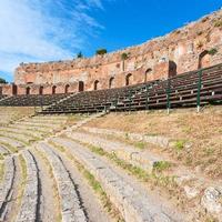 steen stoel in oude teatro greco Grieks theater foto