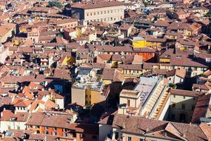 visie van asinelli toren Aan bologna stad foto