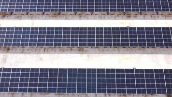 zonne- cel panelen nieuw alternatief elektrisch energie foto