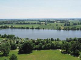 uitzicht op de rivier de Donau in donaustauf foto