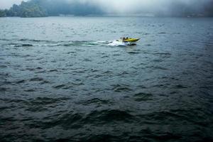 sarangan meer natuurlijk panoramisch. magetan, oosten- Java - Indonesië foto