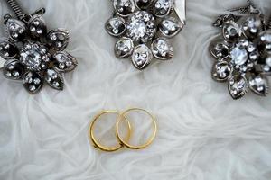 een goud ring voor bruiloft foto