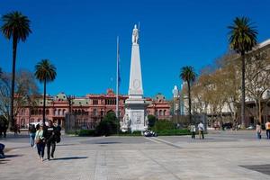 buenos luchten, Argentinië. september 04, 2022. mei plein plein de mayo en de roze huis casa Rosada ook bekend net zo regering huis casa de gobierno foto