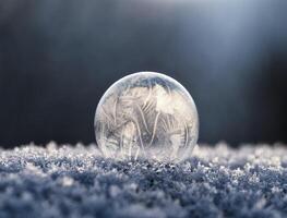 blauw Kerstmis ballen Aan sneeuw foto