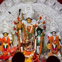 kolkata, Indië, september 29,2021 - godin durga met traditioneel kijken in dichtbij omhoog visie Bij een zuiden kolkata durga poeja, durga puja idool, een grootste Hindoe festival in Indië foto