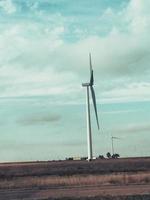 wind turbine in veld- foto