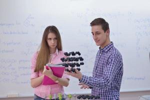 gelukkig tieners groep in school- foto