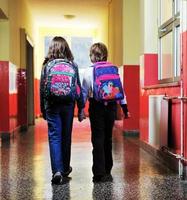 gelukkig kinderen groep in school- foto