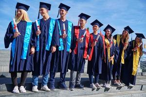 jong afgestudeerden studenten groep foto